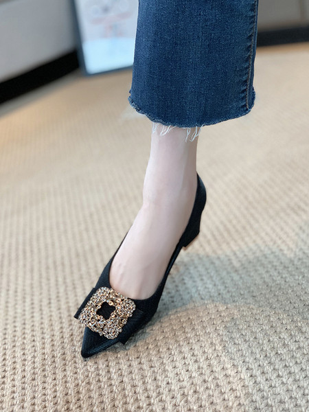 Γυναικεία παπούτσια με τακούνι και αγκράφα πάχους 7 cm