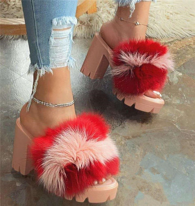 Μοντέρνες παντόφλες με χοντρό τακούνι και γούνα