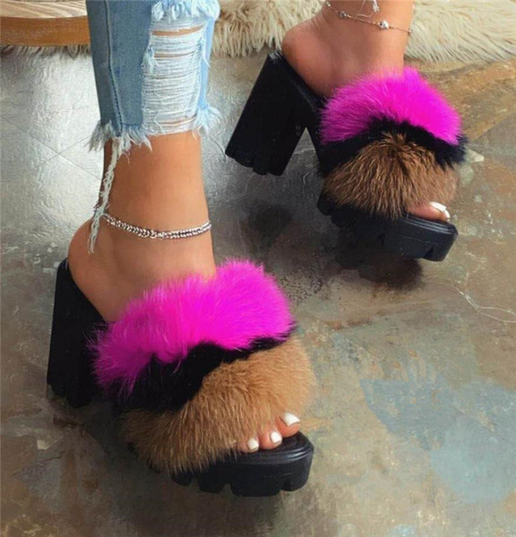 Μοντέρνες παντόφλες με χοντρό τακούνι και γούνα