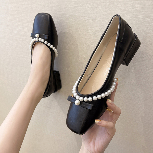 Novi model ženskih okruglih cipela sa biserima i četvrtastom petom