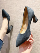 Μοντέρνα γυναικεία παπούτσια με ψηλά τακούνια μοντέλο από οικολογικό σουέτ