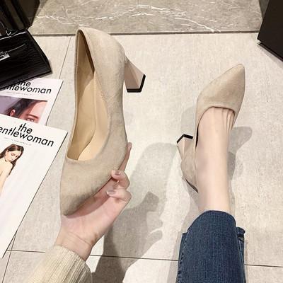 Μοντέρνα γυναικεία παπούτσια με ψηλά τακούνια μοντέλο από οικολογικό σουέτ