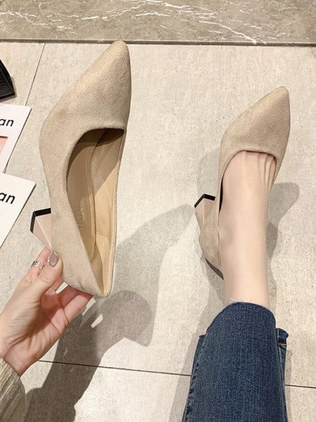 Μοντέρνα γυναικεία παπούτσια με ψηλά τακούνια μοντέλο από οικολογικό σουέτ