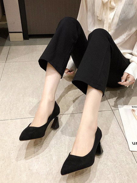 Μοντέρνα γυναικεία παπούτσια με ψηλά τακούνια μοντέλο από οικολογικό σουέτ