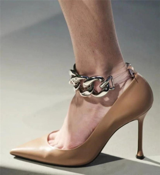 Moodsad naiste kingad kõrgete kontsadega ja metallist pahkluu rihmaga