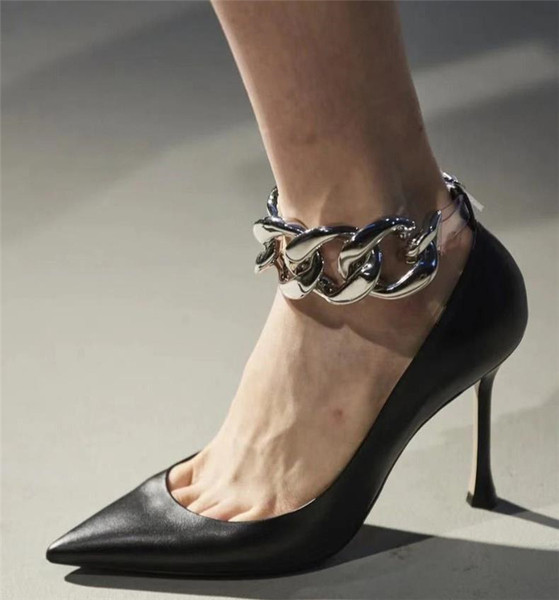 Moodsad naiste kingad kõrgete kontsadega ja metallist pahkluu rihmaga