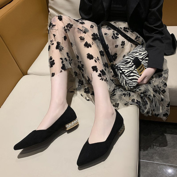 Naiste teravatipulised pärlitega kunstnahast kingad