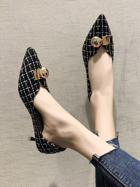 Νέο μοντέλο γυναικείο  παπούτσια  με μεταλλικό στοιχείο και τακούνι 4,5 cm