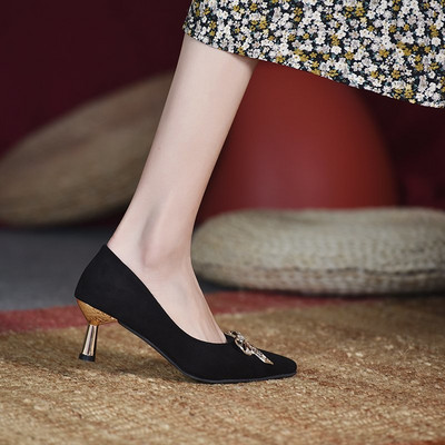 Moodsad metallist paela ja 6 cm kontsaga naiste kingad