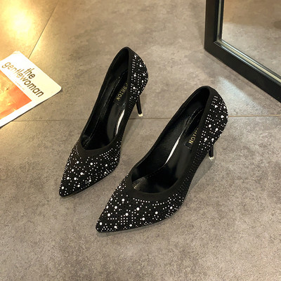 Naiste kingade teritatud mudel kividega ja 6 cm kontsaga