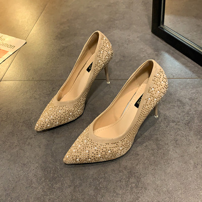 Naiste kingade teritatud mudel kividega ja 6 cm kontsaga