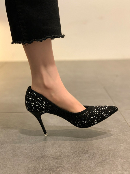 Naiste kingade teritatud mudel kividega ja 6 cm kontsaga