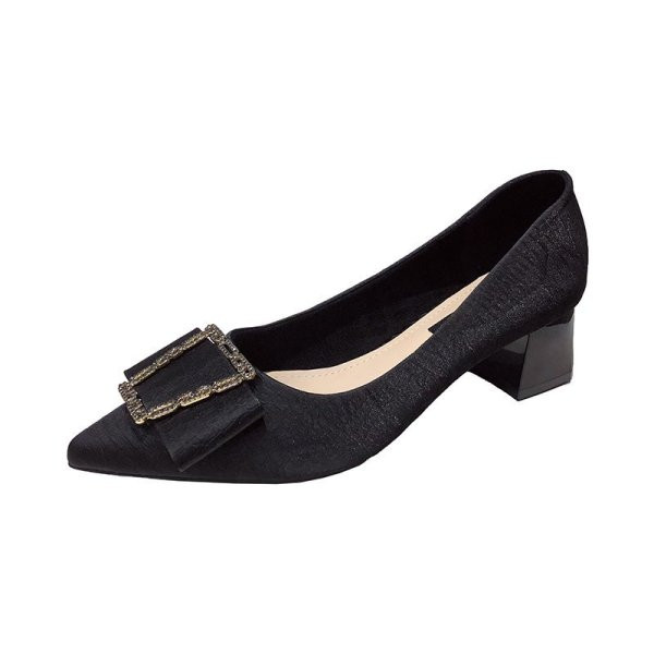 Γυναικεία παπούτσια με τακούνι και αγκράφα χαμηλού ύψους 5 cm