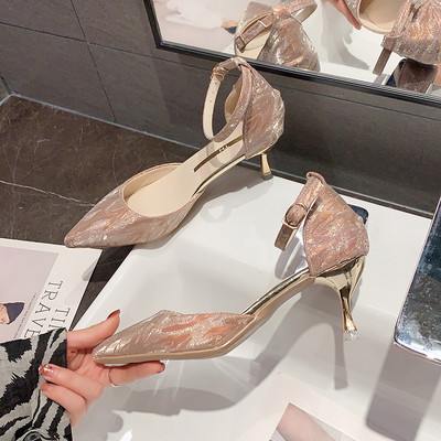 Κομψά γυναικεία παπούτσια με τακούνι και λουράκι