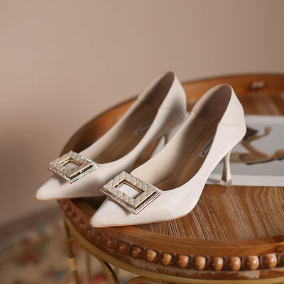 Μοντέρνα γυναικεία μυτερά παπούτσια με ψηλό τακούνι 7,5 cm