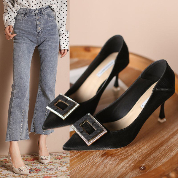 Μοντέρνα γυναικεία μυτερά παπούτσια με ψηλό τακούνι 7,5 cm