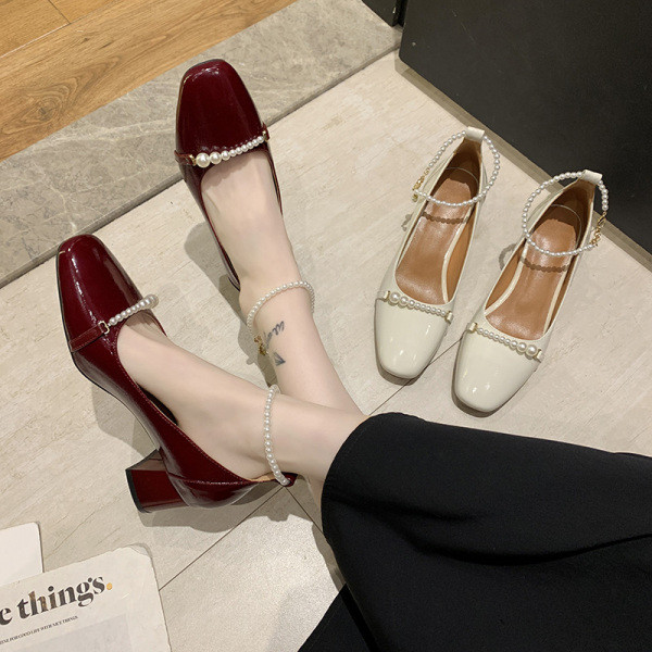 Νέο μοντέλο γυναικεία έκο δερμάτινα παπούτσια  με πέρλες και τετράγωνο τακούνι