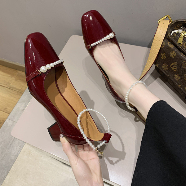 Νέο μοντέλο γυναικεία έκο δερμάτινα παπούτσια  με πέρλες και τετράγωνο τακούνι