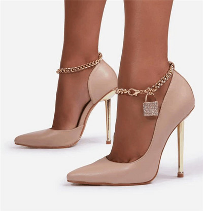 Γυναικεία έκο δερμάτινα παπούτσια με μεταλλική διακόσμηση