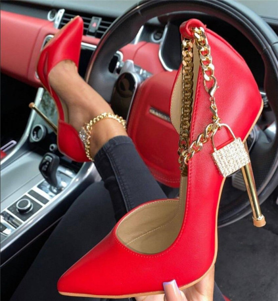 Γυναικεία έκο δερμάτινα παπούτσια με μεταλλική διακόσμηση