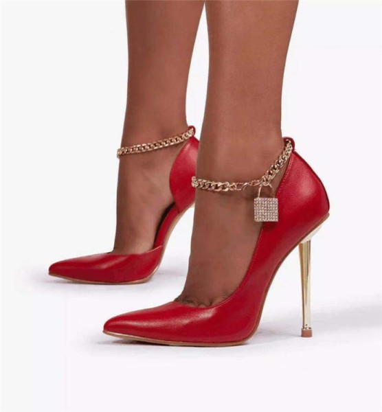 Γυναικεία έκο δερμάτινα παπούτσια με μεταλλική διακόσμηση