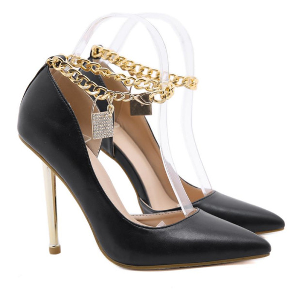 Γυναικεία έκο δερμάτινα παπούτσια με μεταλλική διακόσμηση