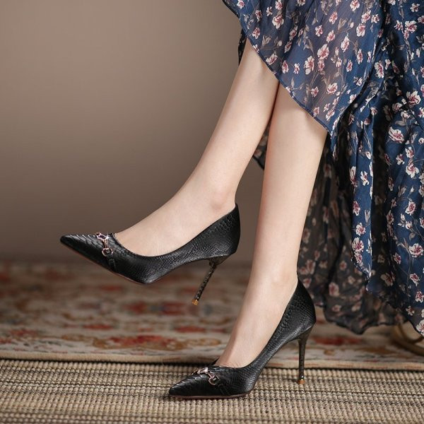 Elegantsed kõrge 9 cm kontsaga naiste kingad - terava otsaga mudel