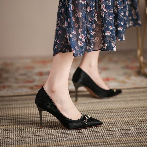 Elegantsed kõrge 9 cm kontsaga naiste kingad - terava otsaga mudel