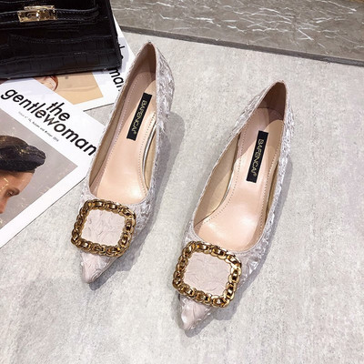 Κομψά γυναικεία παπούτσια με μεταλλική αγκράφα