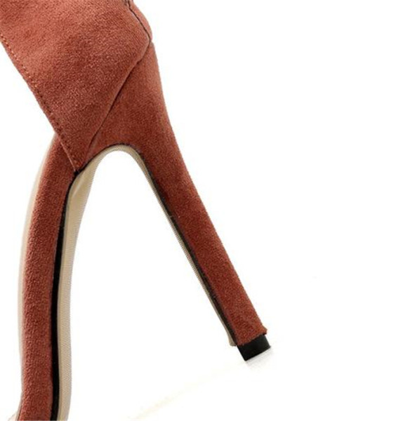 Κομψά ψηλοτάκουνα σανδάλια με λουράκι στον αστράγαλο και διακόσμηση με πέτρες