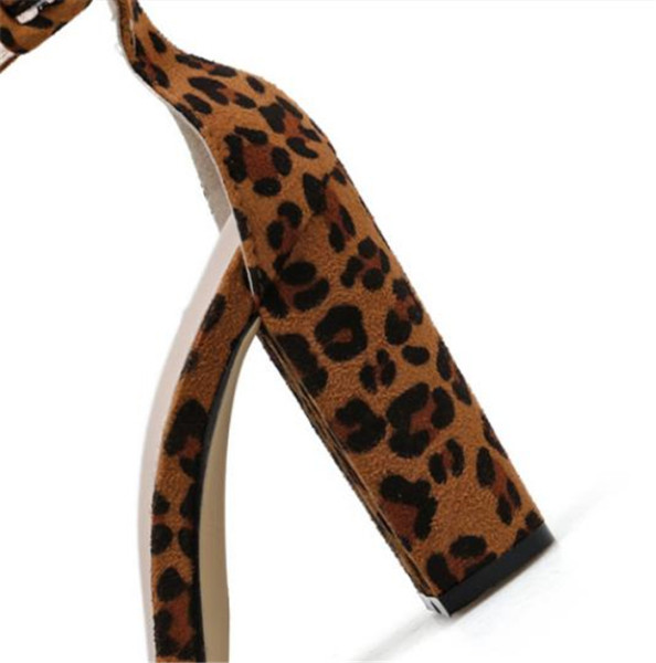 Μοντέρνα  ψηλοτάκουνα σανδάλια με άνιμαλ τύπωμα  