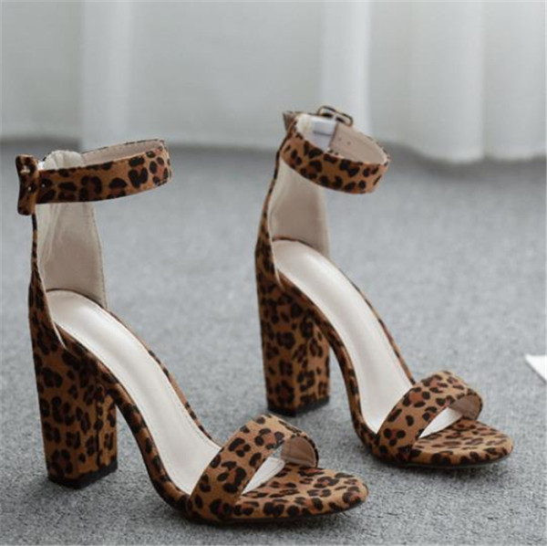 Μοντέρνα  ψηλοτάκουνα σανδάλια με άνιμαλ τύπωμα  