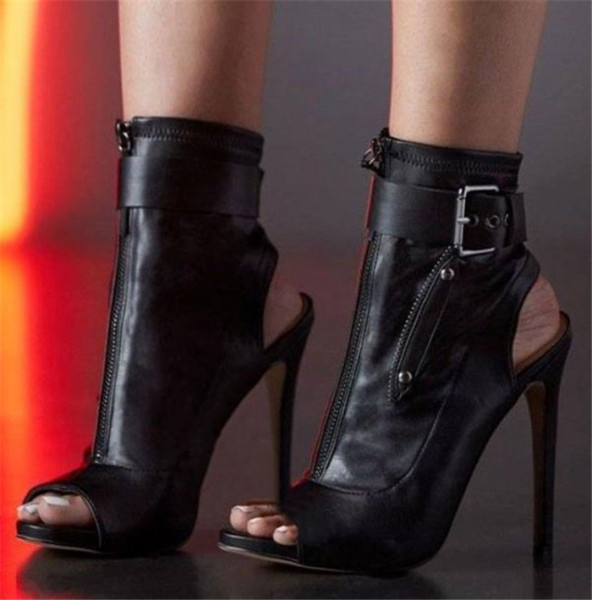 Γυναικεία ψηλοτάκουνα σανδάλια από faux δέρμα με κομμένα μέρη