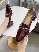 Naiste vabaajajalatsid metallelemendi ja kandilise kontsaga