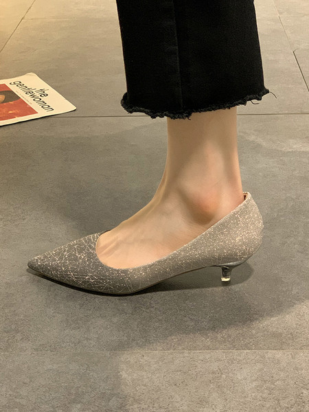 Säravate osakestega ja 4 cm kontsaga naiste kingad