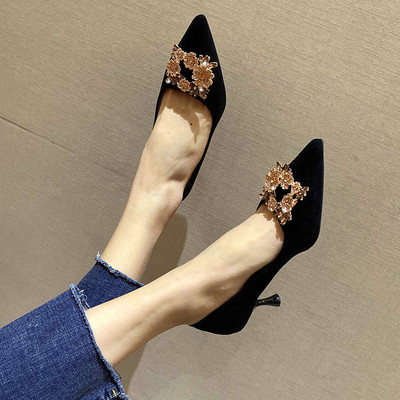 Νέο μοντέλο γυναικεία παπούτσια  από οικολογικό σουέτ με μεταλλικό στοιχείο