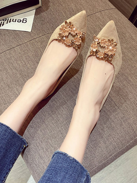 Νέο μοντέλο γυναικεία παπούτσια  από οικολογικό σουέτ με μεταλλικό στοιχείο