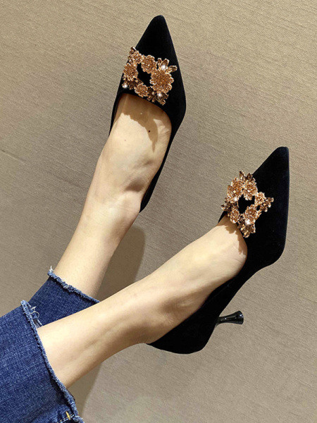 Νέο μοντέλο γυναικεία παπούτσια  από οικολογικό σουέτ με μεταλλικό στοιχείο