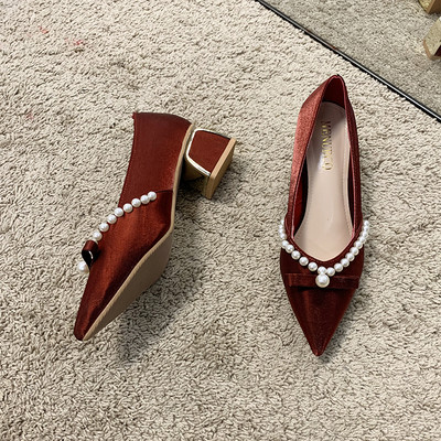 Γυναικεία μυτερά παπούτσια με πέρλες και τακούνι πάχους 5 cm