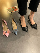 Naiste nahast kingad paela ja kivikestega