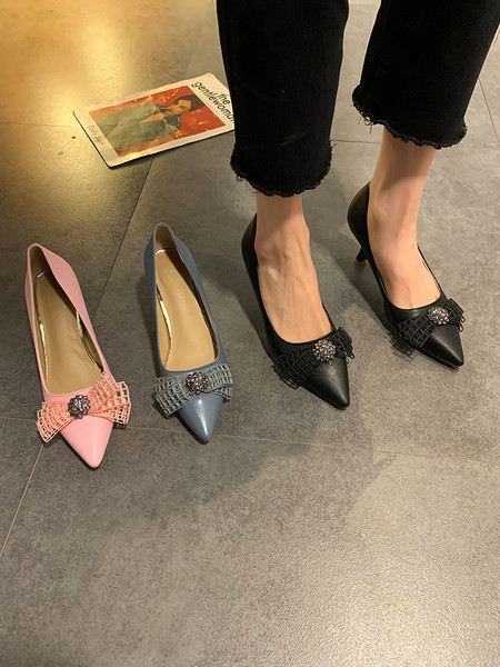 Naiste nahast kingad paela ja kivikestega