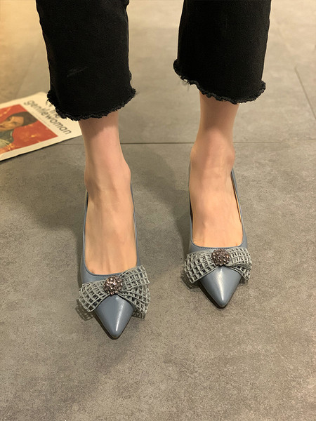 Naiste nahast kingad paela ja kivikestega