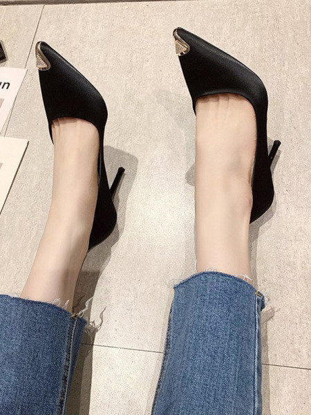 Κομψά γυναικεία παπούτσια με τακούνι 8 cm