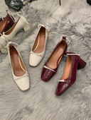 Μοντέρνα γυναικεία έκο δερμάτινα παπούτσια με και τακούνι πάχους 5 cm