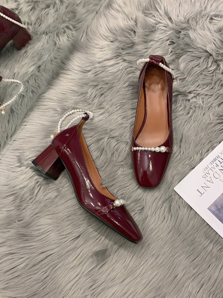 Μοντέρνα γυναικεία έκο δερμάτινα παπούτσια με και τακούνι πάχους 5 cm