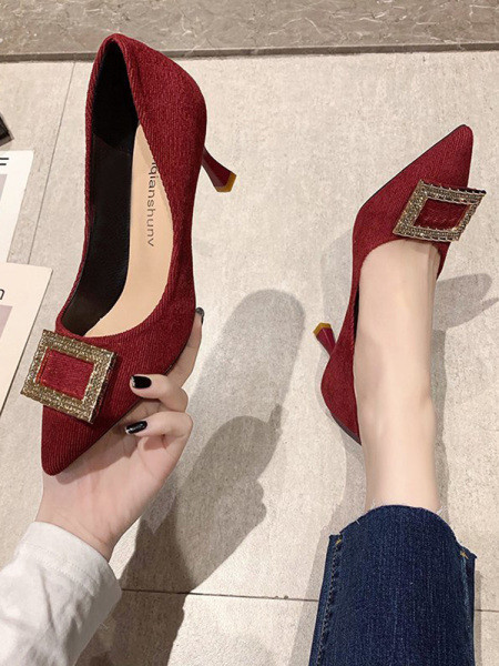 Νέο μοντέλο γυναικεία παπούτσια  με ύψος 7 cm