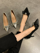 Särava efektiga ja kivikestega naiste kingad