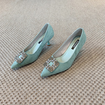 Öko-seemisnahast moodsad ja metallelemendiga naiste kingad