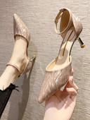 Μοντέρνα γυναικεία παπούτσια με ψηλά τακούνια και γυαλιστερό αποτέλεσμα σε χρυσό και ασήμι χρώμα