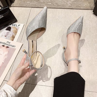 Μοντέρνα γυναικεία παπούτσια με ψηλά τακούνια και γυαλιστερό αποτέλεσμα σε χρυσό και ασήμι χρώμα